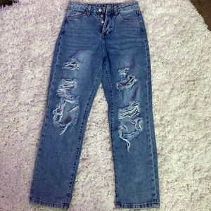 Women, size 0. Ripped mom jeans.